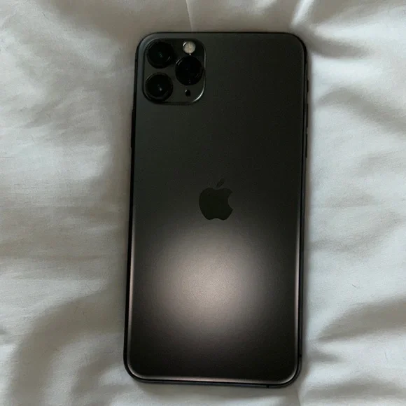 iPhone 11 Pro Max - Picture 3 of 5